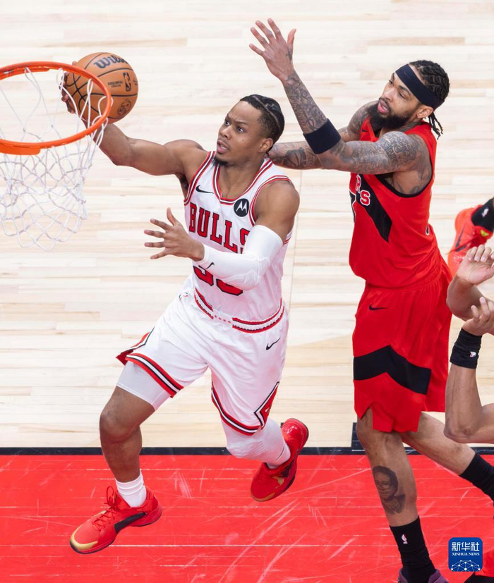 旺财28官网-篮球——NBA常规赛：猛龙胜公牛|新华社|布泽利斯|多伦多猛龙队|芝加哥公牛队|球员_新浪体育_新浪新闻