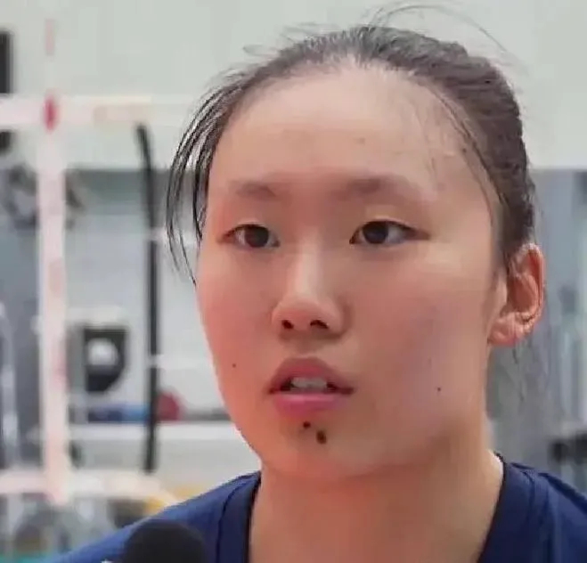 旺财28官网-本事不大脾气不小！邹佳琪大骂队友，二传素养差比技术更致命|北京女排|金佳宝|球迷|球队|传球_新浪体育_新浪新闻