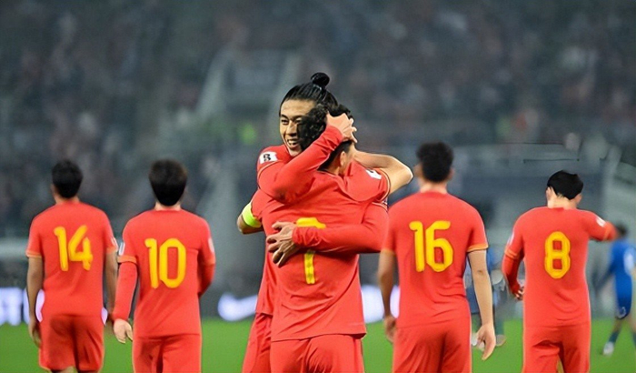 旺财28APP-邝兆镭仅用一场中超就征服球迷，替补登场多次送威胁球，值得期待|邝兆雷|海牛队|云南玉昆|云南|青岛海牛_新浪新闻