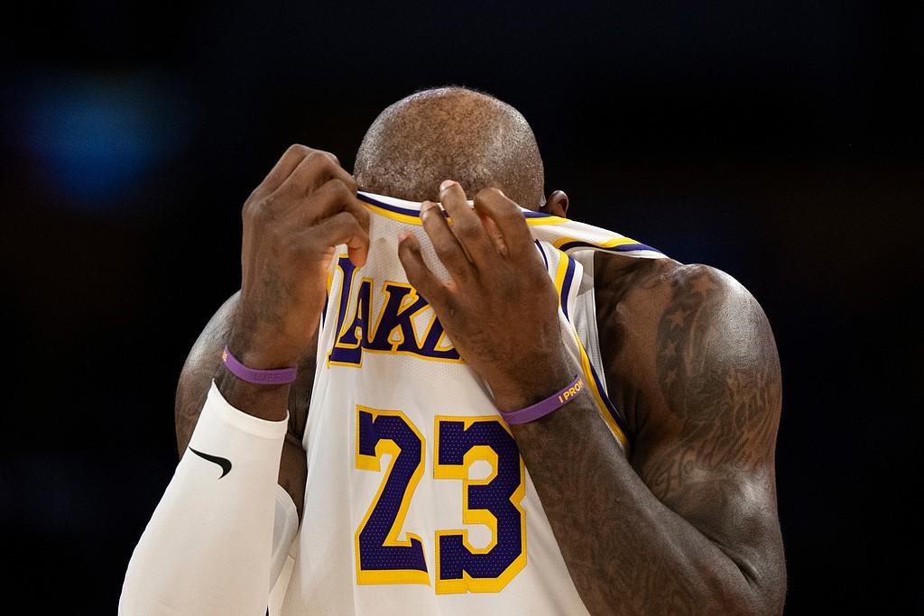 旺财28下载-末节追分未果，詹姆斯全场19投9中拿下23分5板6助，正负值-7